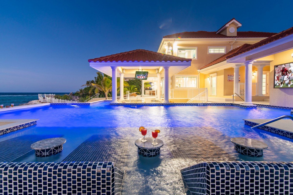 BEACH CLUB